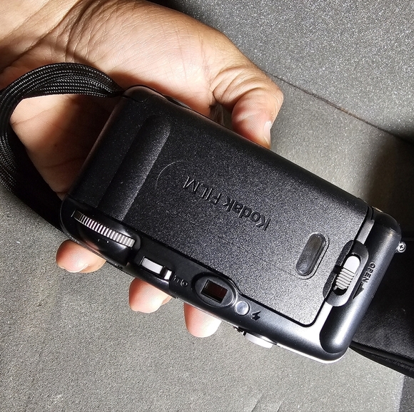 Kodak KB12 35mm Point & Shoot Film Compact Pocket Camera Untested With Case i do - Picture 4 of 11